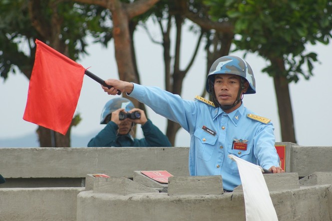 Cận cảnh chiến sĩ phòng không canh giữ vùng trời Đông Bắc - ảnh 3
