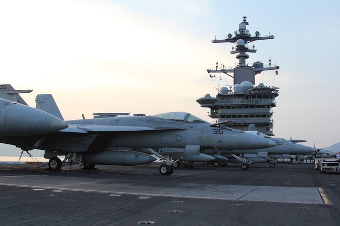 Cận cảnh kho vũ khí 'khủng' trên tàu sân bay USS Carl Vinson ở Đà Nẵng - ảnh 5