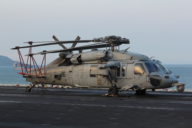 Cận cảnh kho vũ khí 'khủng' trên tàu sân bay USS Carl Vinson ở Đà Nẵng - ảnh 6
