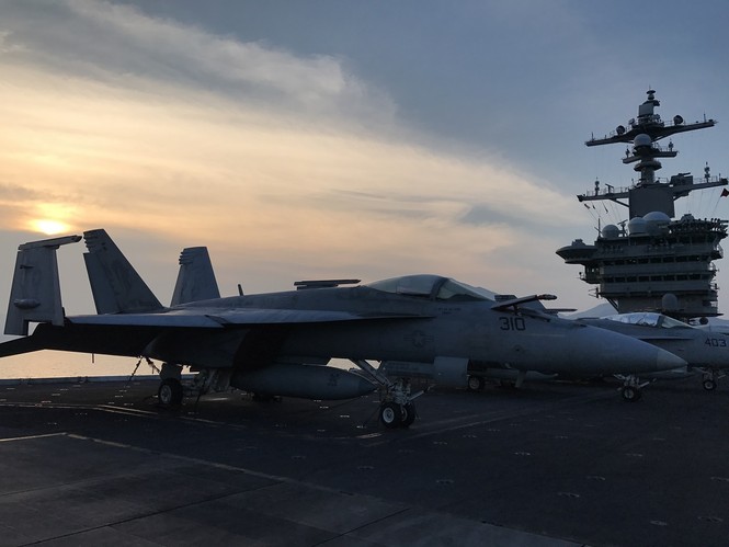 Cận cảnh kho vũ khí 'khủng' trên tàu sân bay USS Carl Vinson ở Đà Nẵng - ảnh 7