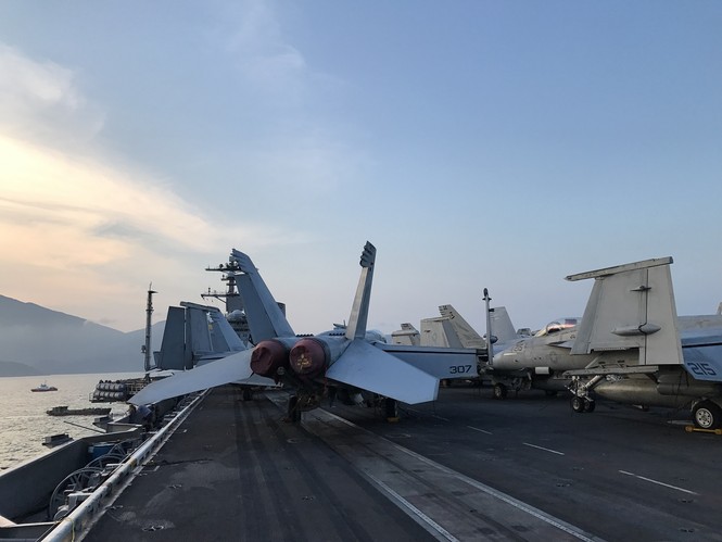 Cận cảnh kho vũ khí 'khủng' trên tàu sân bay USS Carl Vinson ở Đà Nẵng - ảnh 8