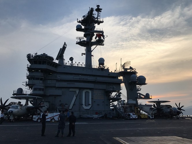 Cận cảnh kho vũ khí 'khủng' trên tàu sân bay USS Carl Vinson ở Đà Nẵng - ảnh 16