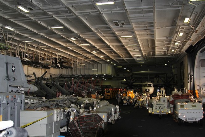 Cận cảnh kho vũ khí 'khủng' trên tàu sân bay USS Carl Vinson ở Đà Nẵng - ảnh 14