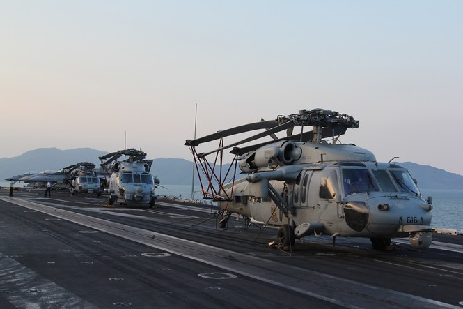 Cận cảnh kho vũ khí 'khủng' trên tàu sân bay USS Carl Vinson ở Đà Nẵng - ảnh 10