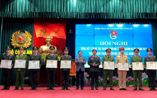 Thanh niên Công an tình nguyện vì nhân dân phục vụ - ảnh 1
