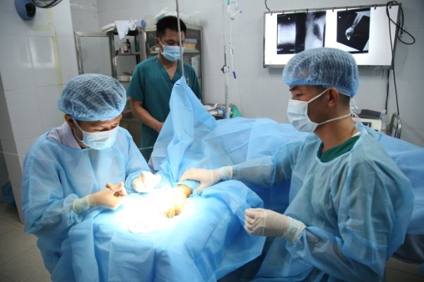 Đảo Trường Sa cấp cứu ngư dân bị mất đốt ngón tay - ảnh 2