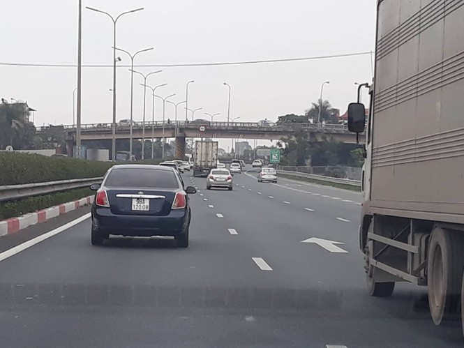 Ùn tắc kéo dài trước trạm thu phí cao tốc Pháp Vân - Cầu Giẽ - ảnh 6