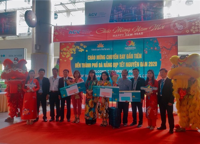 Đà Nẵng chào đón chuyến bay đầu tiên năm Canh Tý 2020 - ảnh 1