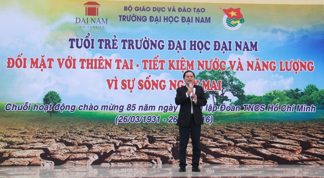 Gần 1000 bạn trẻ xếp chữ kêu gọi bảo vệ môi trường - ảnh 1