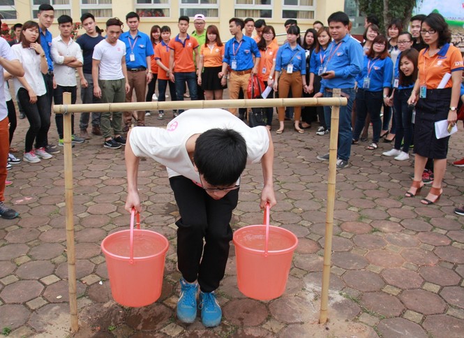 Gần 1000 bạn trẻ xếp chữ kêu gọi bảo vệ môi trường - ảnh 4
