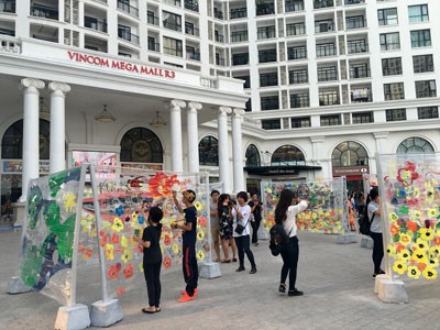 Royal City thành “siêu” Gallery - ảnh 2