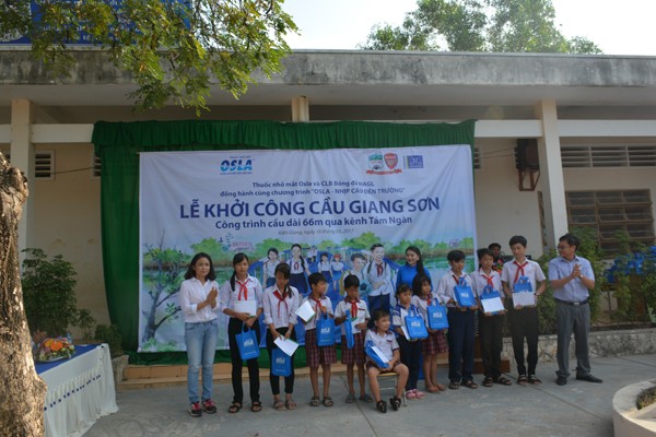 OSLA và CLB Bóng đá HAGL khởi công xây dựng cầu Giang Sơn - ảnh 2