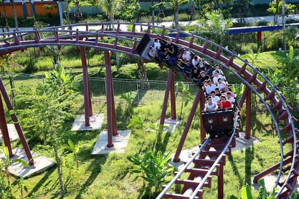 Hàng nghìn du khách tới vui chơi tại Asia Park 2 ngày cuối tuần - ảnh 2
