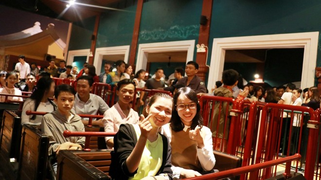 Hàng nghìn du khách tới vui chơi tại Asia Park 2 ngày cuối tuần - ảnh 4