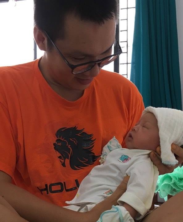 Cười ngả nghiêng trước tâm sự các kỹ năng “vào nghề” của một ông bố bỉm sữa - ảnh 1