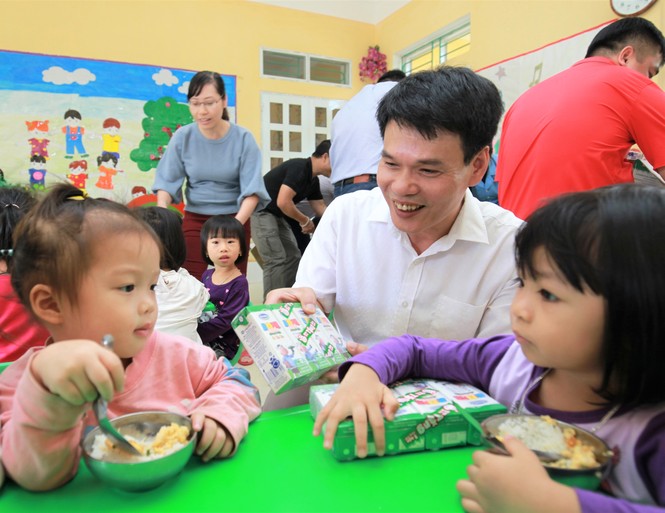 Vinamilk hỗ trợ 3 tỷ đồng cho người dân vùng lũ ở Yên Bái, Hòa Bình và Thanh Hóa - ảnh 4