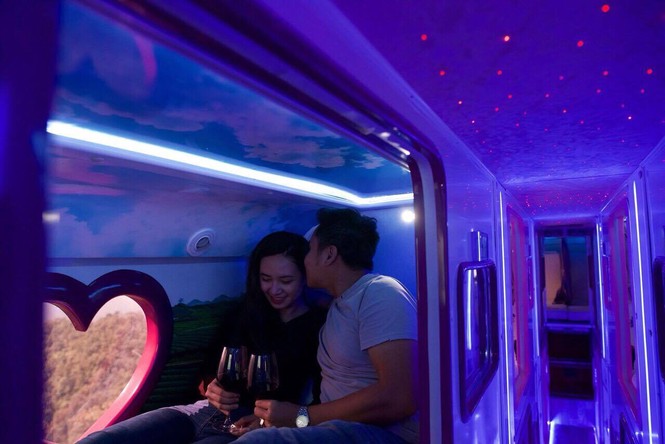 Giới trẻ “phát sốt” vì “xe khách tình nhân” - ảnh 2