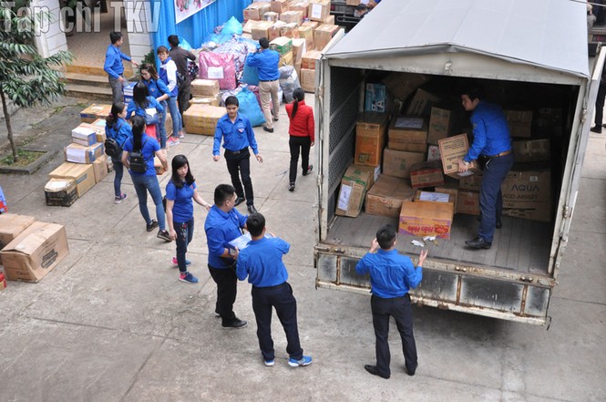 Tặng quà “Áo ấm mùa đông” tại xã Lũng Chinh huyện Mèo Vạc tỉnh Hà Giang - ảnh 2