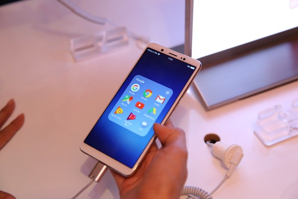 Mua Vivo V7, nhận ngay quà chất tại FPT Shop - ảnh 4