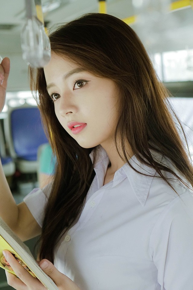 'Vẻ đẹp búp bê' của hot girl ảnh thẻ Hương Lê - ảnh 1