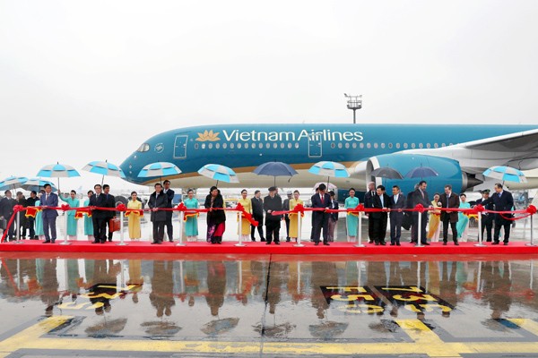 Vietnam Airlines kỷ niệm 15 năm lập đường bay Việt - Pháp - ảnh 1