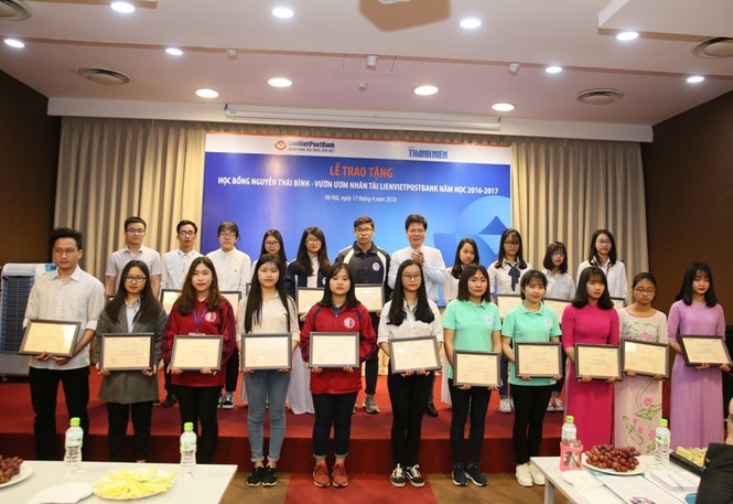LienVietpostBank trao 165 suất học bổng sinh viên năm học 2016–2017 - ảnh 2