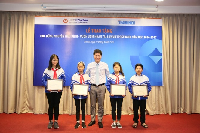 LienVietpostBank trao 165 suất học bổng sinh viên năm học 2016–2017 - ảnh 4