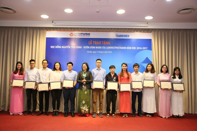 LienVietpostBank trao 165 suất học bổng sinh viên năm học 2016–2017 - ảnh 5