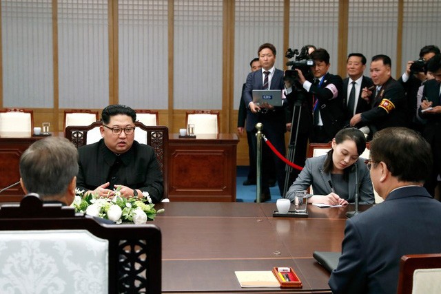 Em gái ông Kim Jong-un đỏ mặt vì được gọi là 'ngôi sao' - ảnh 10