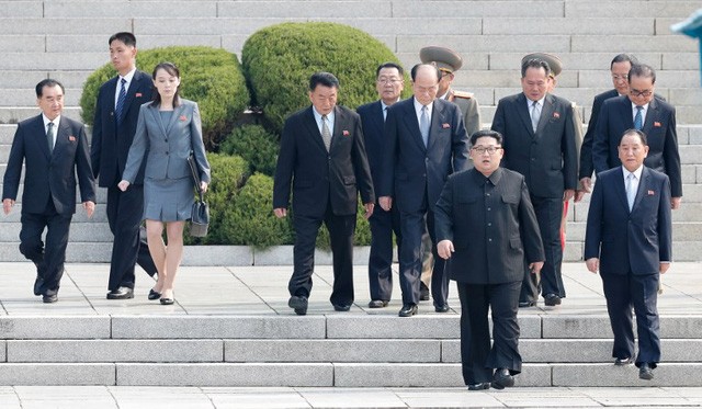 Em gái ông Kim Jong-un đỏ mặt vì được gọi là 'ngôi sao' - ảnh 1
