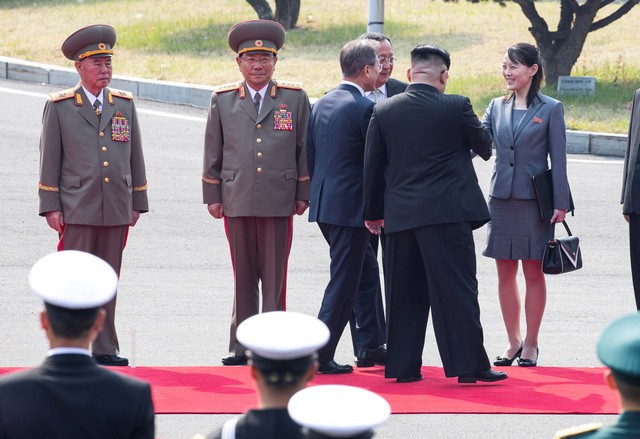 Em gái ông Kim Jong-un đỏ mặt vì được gọi là 'ngôi sao' - ảnh 2