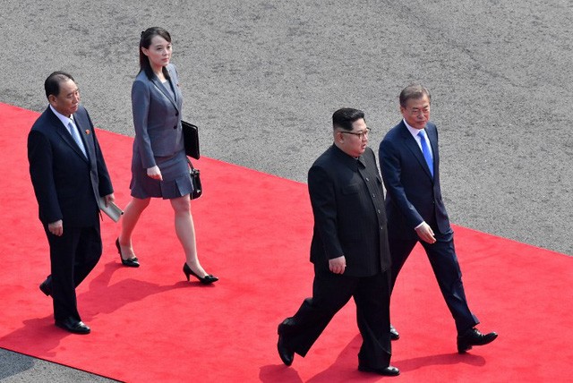 Em gái ông Kim Jong-un đỏ mặt vì được gọi là 'ngôi sao' - ảnh 4