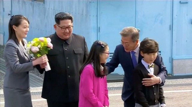 Em gái ông Kim Jong-un đỏ mặt vì được gọi là 'ngôi sao' - ảnh 5