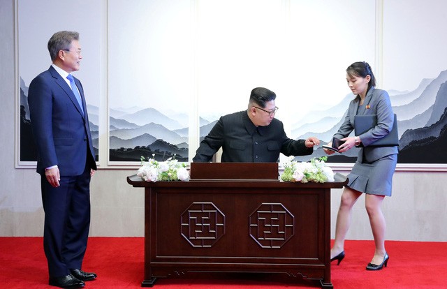 Em gái ông Kim Jong-un đỏ mặt vì được gọi là 'ngôi sao' - ảnh 6