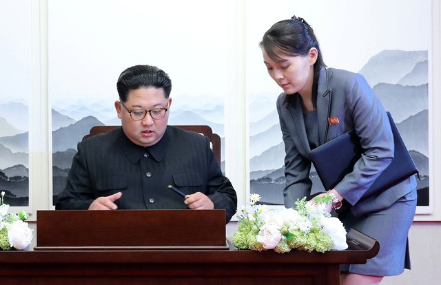 Em gái ông Kim Jong-un đỏ mặt vì được gọi là 'ngôi sao' - ảnh 7