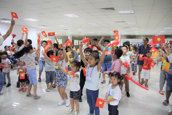 Cùng con khám phá siêu nhà máy sữa của Vinamilk - ảnh 10