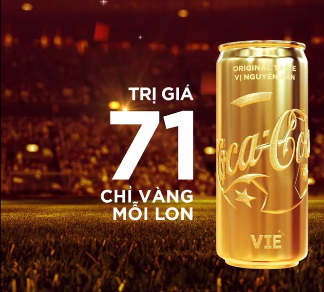 Coca-Cola tiếp lửa cho đội tuyển với lon Việt Nam vô địch bằng vàng - ảnh 1
