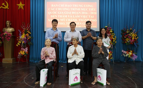 Tiếp tục huy động mọi nguồn lực để xây dựng nông thôn mới - ảnh 2