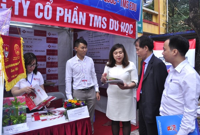 Tư vấn nghề nghiệp, việc làm cho gần 3.000 học sinh - ảnh 1
