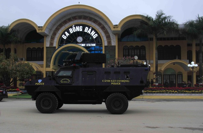 Chó nghiệp vụ, xe bọc thép bảo vệ an ninh ở ga Đồng Đăng - ảnh 2