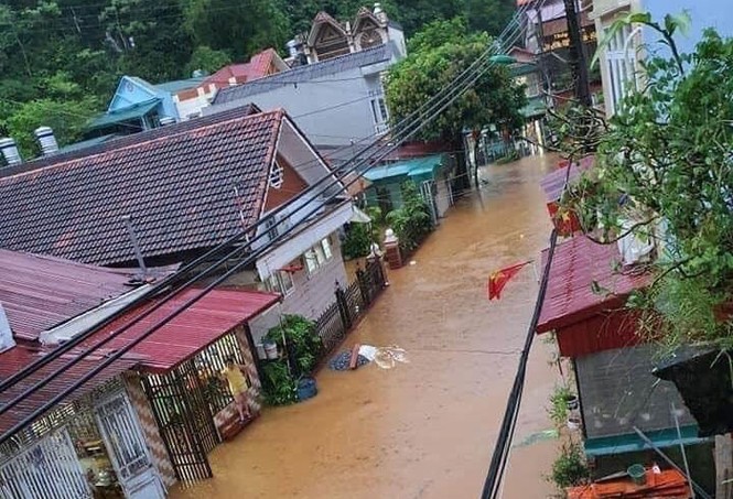 Hà Giang: Mưa lớn hàng nghìn ngôi nhà, ô tô chìm trong biển nước - ảnh 9