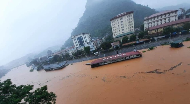 Hà Giang: Mưa lớn hàng nghìn ngôi nhà, ô tô chìm trong biển nước - ảnh 10
