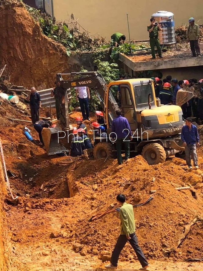 Construction collapsed in Phu Tho, many people were buried, at least 3 people died - photo 1