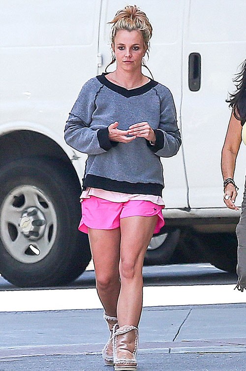Britney Spears lộ eo to và cặp đùi thô kệch - ảnh 7