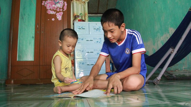 Sóng ngầm ở xóm “Đàn bà vượt cạn chỉ có một mình” - ảnh 2