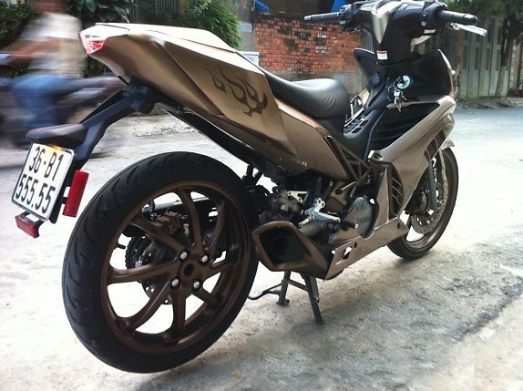 Bốn mẫu xe máy độ gây sốt của thợ Việt - ảnh 2