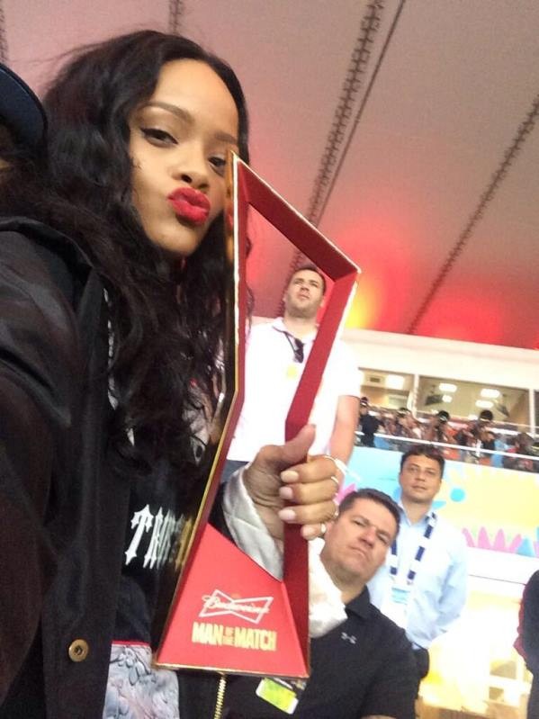 Rihanna 'bay' đêm cùng tuyển thủ Đức - ảnh 5