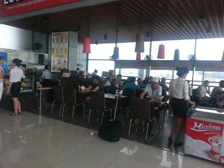 Hành khách được uống nước lọc miễn phí ở sân bay - ảnh 2