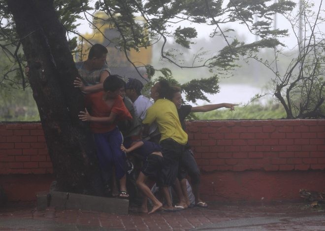 Ảnh: Philippines tan hoang vì bão Thần Sấm - ảnh 3
