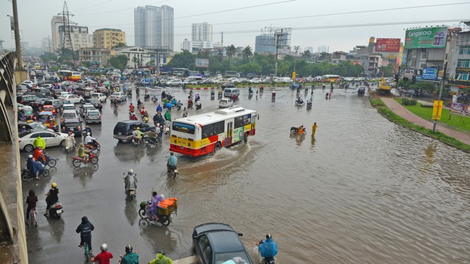 Đầu tư hàng nghìn tỷ, phố vẫn thành sông - ảnh 1